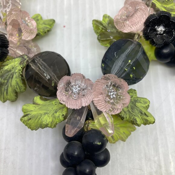 Vtg fruits flowers leaves chunky plastic lucite necklace - Picture 2 of 2